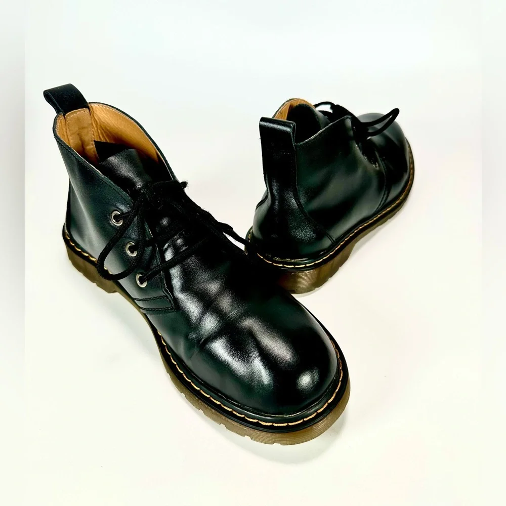 Dr. Martens Men’s Chukka Boots in black